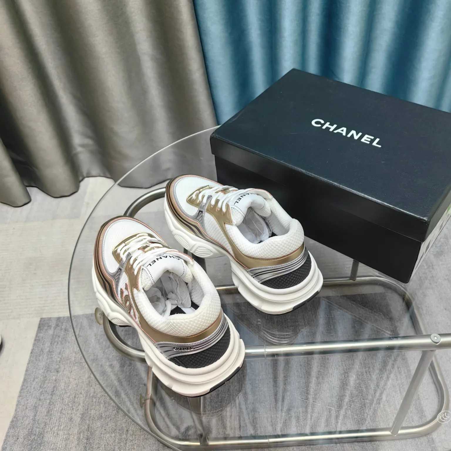 p680🐮🐮Chanel Chanel dad shoes, men and women couples - 2025 counter top casual sports shoes This classic design; the upper is electro-embroidered with a variety of techniques; the outsole is fashionable and sporty; it is unusual to incorporate a variety of color matching elements... The diversified mix and match is very beautiful and versatile, casual, fashionable, sports and outdoor can be taken into account... ꫛꫀꪝ Go➫ Material: ❶Upper is made of: Original imported first-layer silk cowhide + original waterproof cloth + original first-layer cowhide ❷Inner lining: original sheep lining + mesh ❸Outsole based on: original TPU combination outsole Special counter boutique packaging complete set for women 35–41